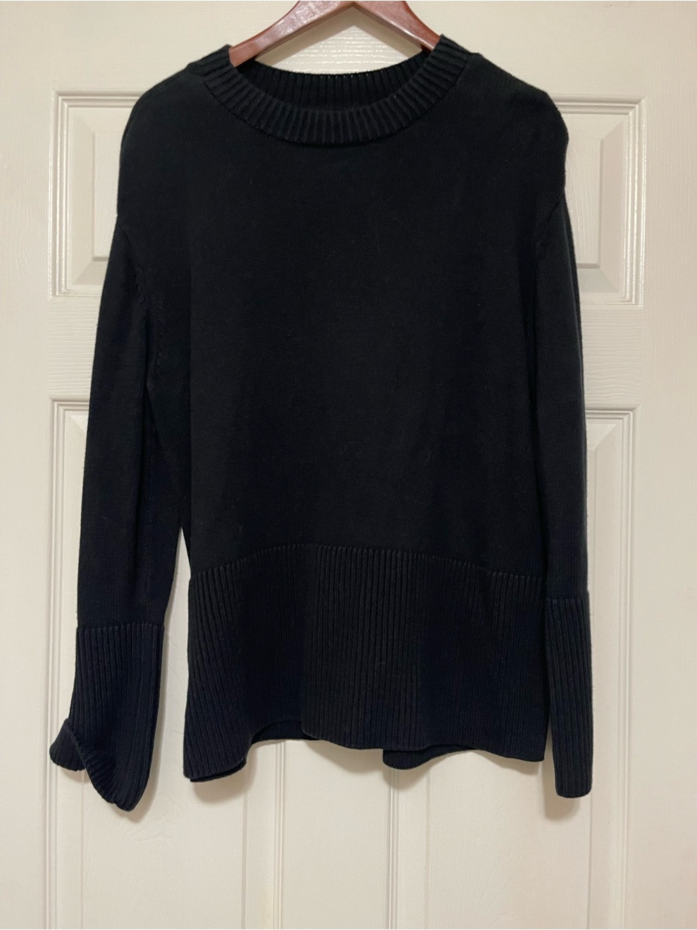 GAP Black Crewneck Scoop-Neck Sweater